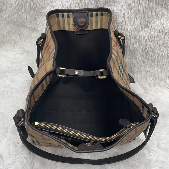 BURBERRY HAYMARKET CHECK  LEATHER/PVC TOTE WITH REMOVEABLE POUCH FINAL SALE - Picture 10 of 16